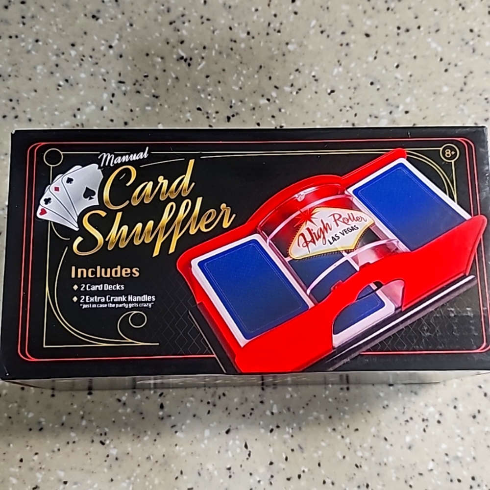New manual card shuffler